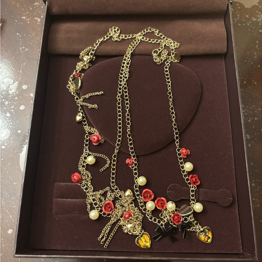 Elegant Gold and Red Floral Necklace